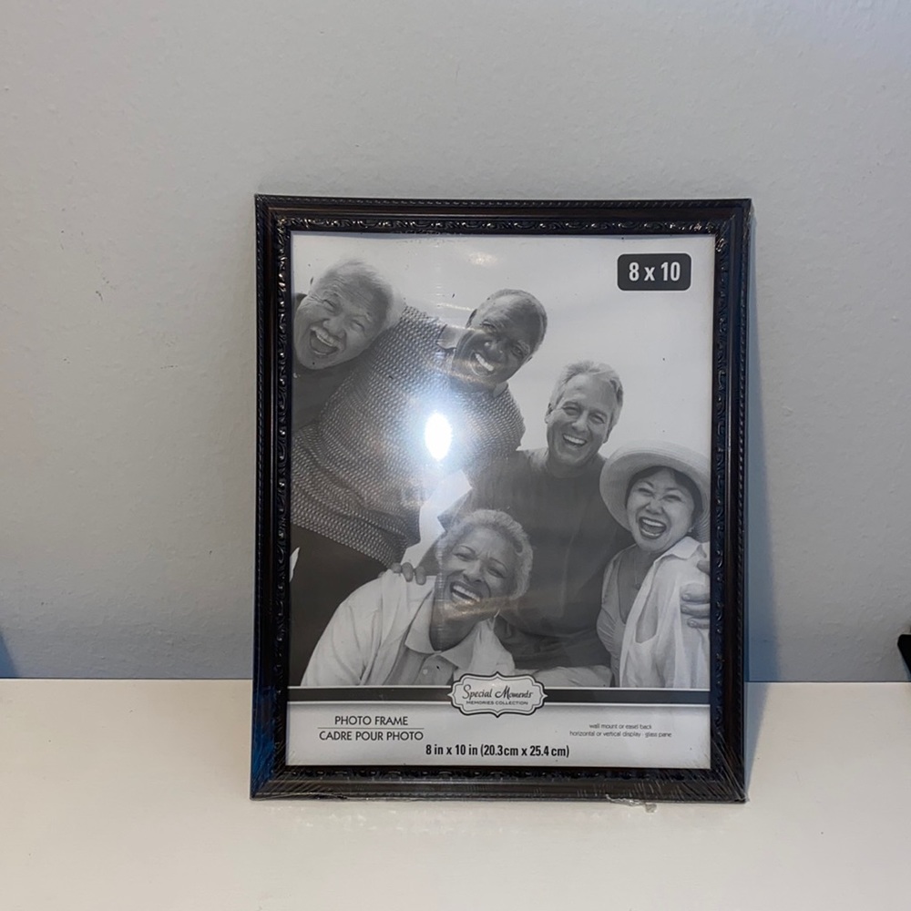 BRAND NEW 8 x 10 Picture Frame 🖼